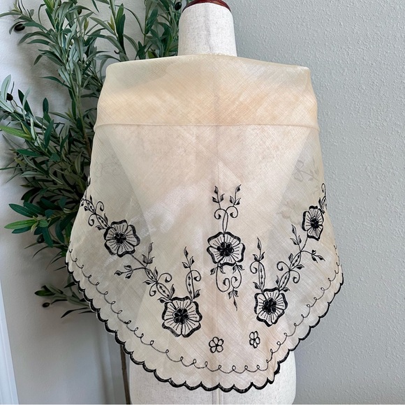 Alampay Panuelo with pin - Picture 6 of 8